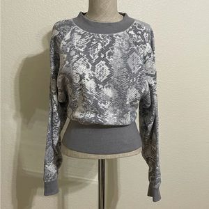 Ocean drive, cropped long sleeve shirt, Size S, gray and white